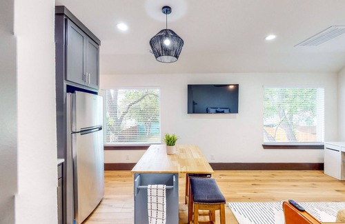 McKinney House | Charming studio with kitchenette, central AC