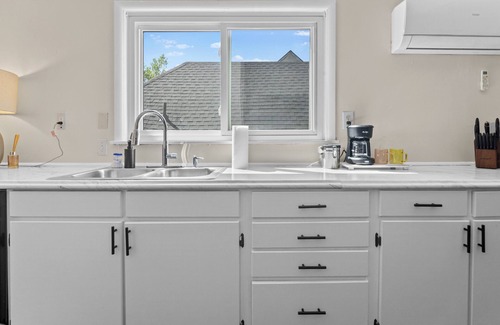 Maple Ridge Apartment | Charming studio with pool near downtown Tulsa