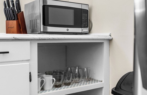 Maple Ridge Apartment | Charming studio with pool near downtown Tulsa