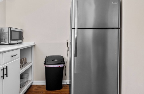 Maple Ridge Apartment | Charming studio with pool near downtown Tulsa