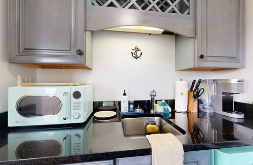 Edgecomb Apartment | Charming Studio with Stunning Bay Views, AC, and Internet