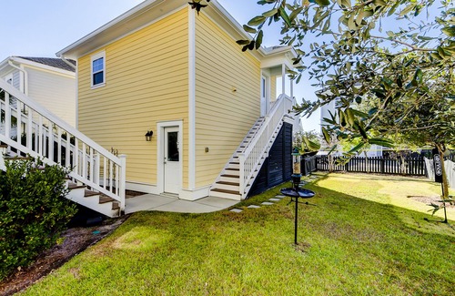 Charleston Apartment | Charming studio with 3 pools, kitchenette & central AC