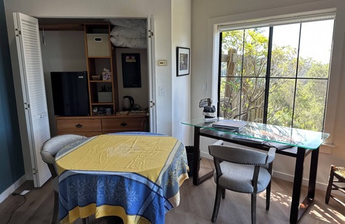 Belvedere Tiburon Apartment | Charming studio with views of Bay in Tiburon, CA. Private entrance.