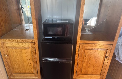 Fresno Apartment | Charming studio with WiFi and AC in lovely Fresno