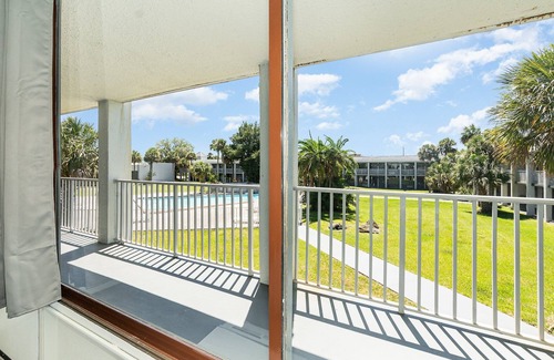 Magic Landings House | Charming Suite: Smart TV, Modern Amenities & Pool Access