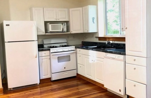 Summerville Historic District House | Charming Summerville Cottage