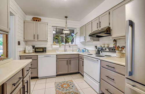 Sun City House | Charming Sun City Getaway Near Golf & Casinos!