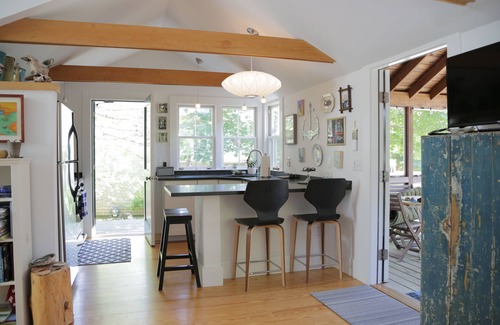 Eastham House | Charming Sun Filled Eastham Cottage at Fort Hill