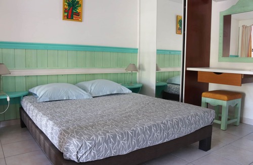 Grande-Terre Apartment | Charming T1bis facing the sea
