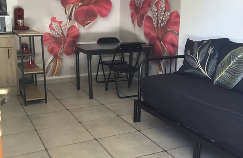 Bassens Condo | Charming T2 30 m2 ground floor + parking. Close to town center and all amenities