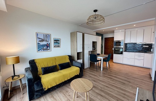 Granville Apartment | Charming T2 by the sea, 4 pers., elevator, garage, Wi-Fi