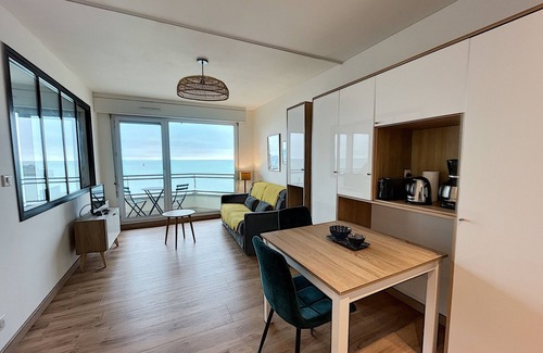 Granville Apartment | Charming T2 by the sea, 4 pers., elevator, garage, Wi-Fi