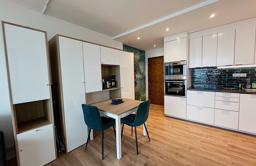 Granville Apartment | Charming T2 by the sea, 4 pers., elevator, garage, Wi-Fi