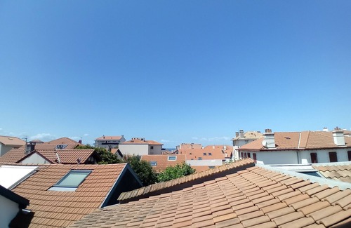 Biarritz Apartment | Charming T2 with Sea View and WIFI – 5 Min Walk to Beach