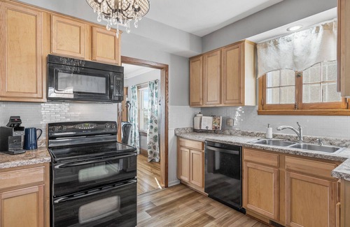 Southwest Minneapolis House | Charming Tangletown Georgian Colonial House, 8 mins to Downtown