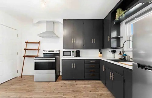 Tech Terrace House | Charming Tech Terrace Bungalow~Walk to JB Coffee, Campus & Dog Park!