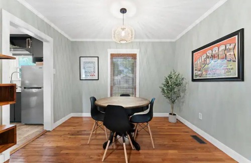 Tech Terrace House | Charming Tech Terrace Bungalow~Walk to JB Coffee, Campus & Dog Park!