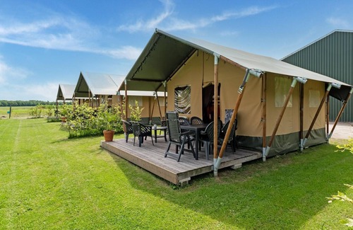 Zwiggelte House | Charming tent lodge in Drents Landschap with balcony