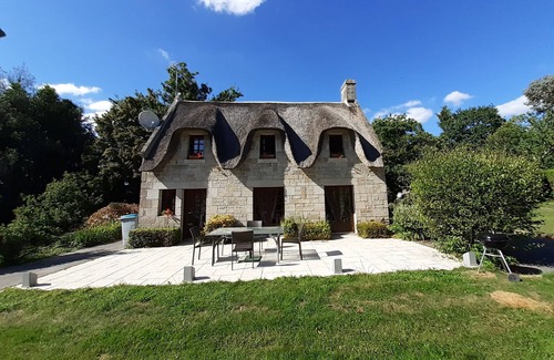 Pleuven House | Charming thatched cottage south finistere