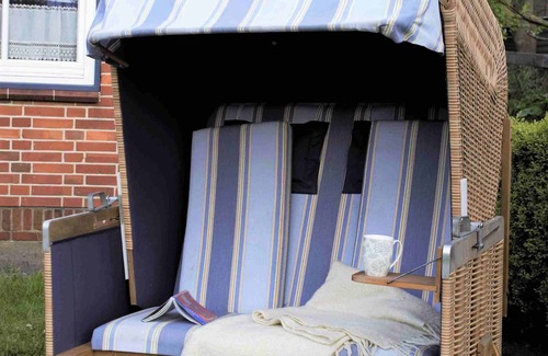 Dagebuell House | Charming Thatched Cottage - lovingly restored - idyllic Warftlage