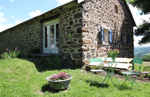 Saint-Front Cottage | Charming Thatched Roof Cottage with Fireplace, Terrace, and Nature Activities Nearby