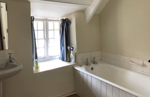 Hope-Cove House | Charming thatched seaside cottage right next to the beach