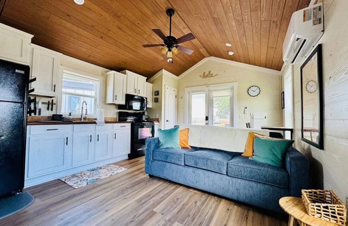 Austin House | Charming Tiny Home Getaway | Pool & Hot Tub