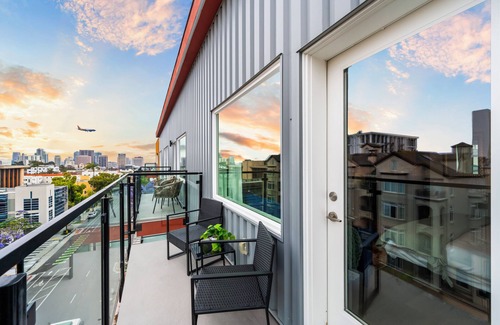 Bankers Hill Apartment | Charming Top Floor Gem City Ocean Views in fabulous Bankers Hill, San Diego