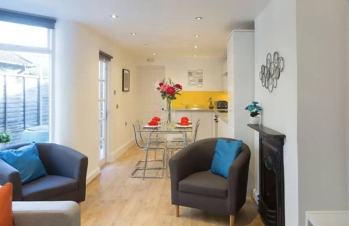 South Bermondsey Apartment | Charming Tower Bridge House