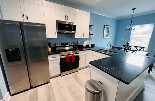 Fort Walton Beach House | Charming Townhome, 5 min from Sandy Beaches !