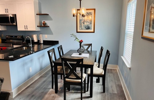 Fort Walton Beach House | Charming Townhome, 5 min from Sandy Beaches !