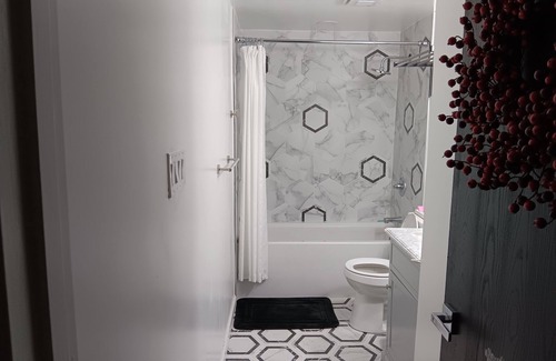 Bowie House | Charming townhome in welcoming Bowie with WiFi, AC