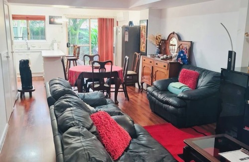 Tweed Heads House | Charming Townhouse.nRelax in our warm, townhouse just 8 min Kirra Coolangatta.