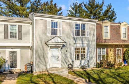 Germantown House | Charming Townhouse in Germantown, MD - Sleeps 10