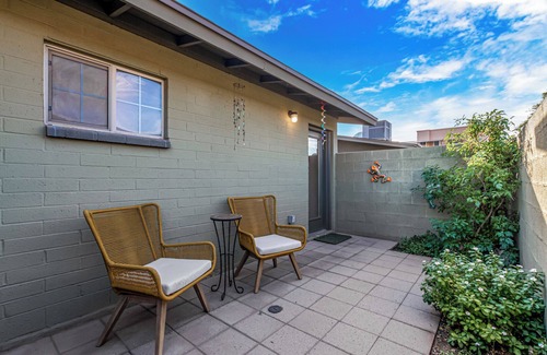 Camelback East House | Charming Townhouse in Sunny Central Phoenix