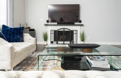 Sun Valley House | Charming Townhouse in an Upscale Neighborhood