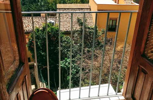 Caccamo House | Charming townhouse with garden surrounded by medieval history!