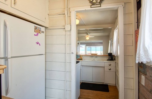 West Newport Cottage | Charming traditional Newport Beach cottage plus private one bedroom rear unit!