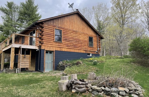 Samsonville House | Charming, Tranquil Catskills Log Home.