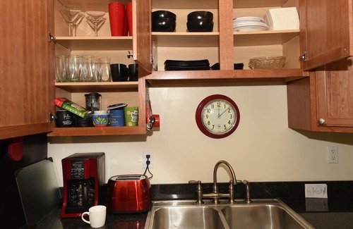 Treme Cottage | Charming Treme Cottage 3 Blocks From French Quarter
