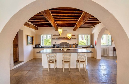 Cortona Villa | Charming Tuscan Villa with Breathtaking Views, Lush Garden and Private Pool