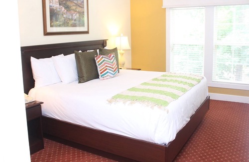 Lackey Cottage | Charming two bedroom in The Cottages at King's Creek Plantation