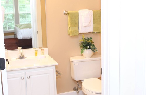 Lackey Cottage | Charming two bedroom in The Cottages at King's Creek Plantation