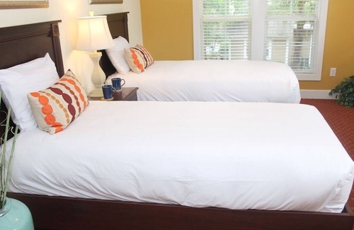 Lackey Cottage | Charming two bedroom in The Cottages at King's Creek Plantation