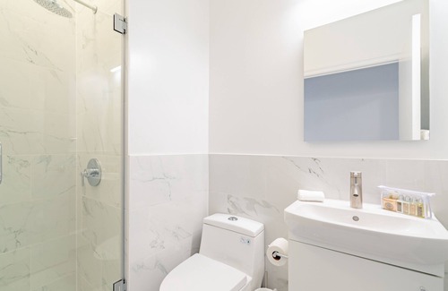 Upper East Side Apartment | Charming Two Bedroom Conveniently Located on UES