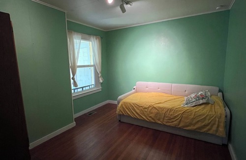 Waldport House | Charming two bedroom cottage placed among the trees just outside Waldport