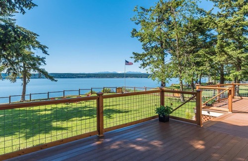 Oak Harbor Cottage | Charming two bedroom seaside cottage on Penn Cove