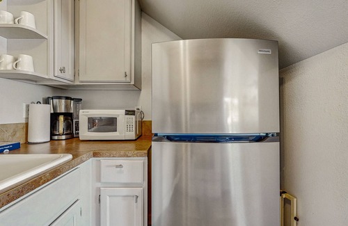 McCall Condo | Charming, two-level condo in prime location near downtown McCall & Payette Lake