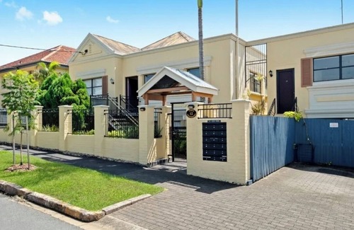 New Farm Apartment | Charming UNIT in the heart of New Farm, BNE.