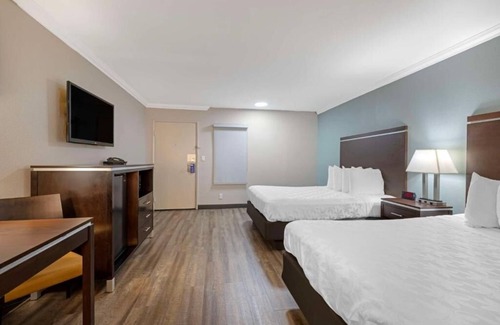 Anaheim Resort Hotel | Charming Unit Just 15 Min Stroll to Downtown Disney Fun!